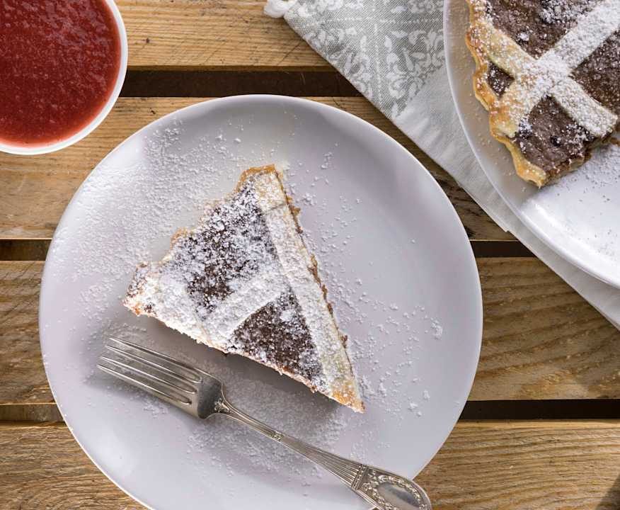 Pastiera cioccolato e Rum con coulis di fragole Low Fat