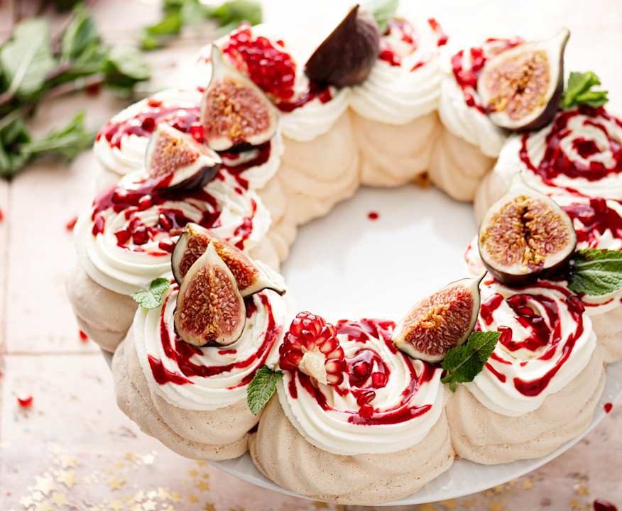 Pavlova con coulis di lamponi, fichi e melagrana Protein