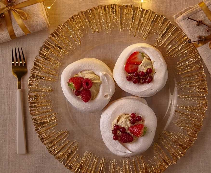 Piccole pavlove con mousse al caramello Low Carb
