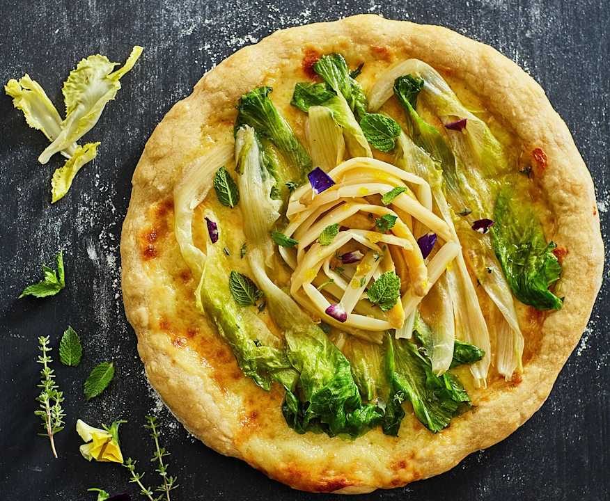 Pizza con crema di Parmigiano, asparagi e polvere di tuorlo (di Roberto Valbuzzi) Low Fat