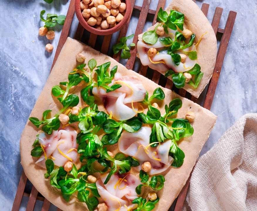 Pizza Gourmet con spada affumicato e nocciole Low Fat