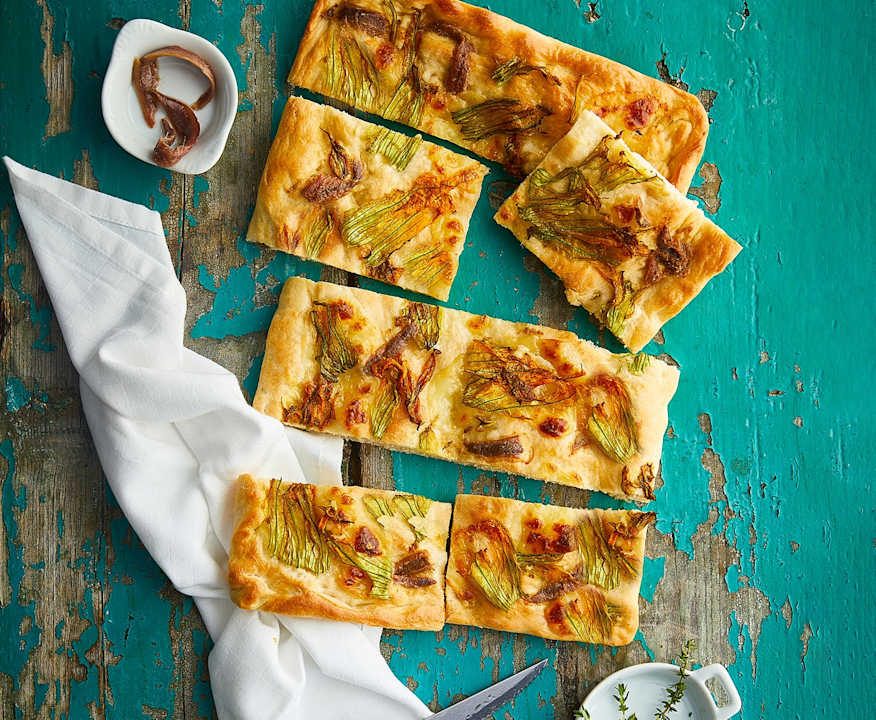 Pizza romana con fiori di zucca e alici Protein