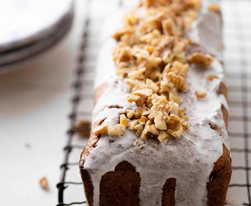 Plumcake glassato alle patate dolci, zucchine e noci