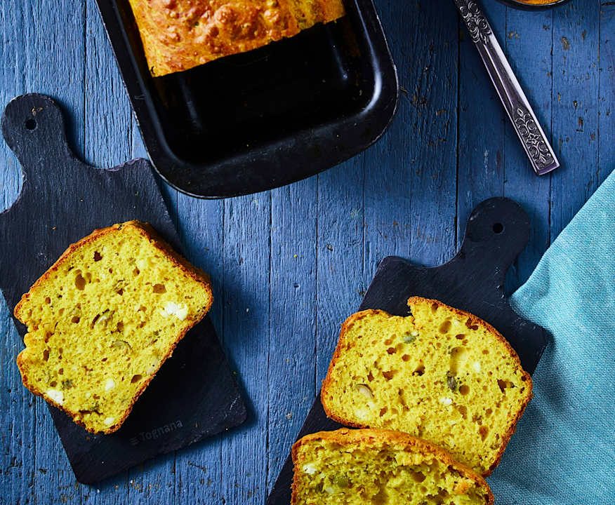 Plumcake salato alla curcuma con quartirolo e olive Low Fat
