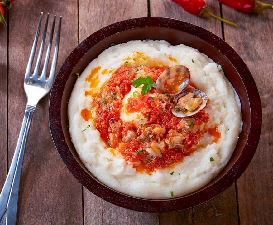 Polenta bianca morbida con sugo alle vongole Low Carb