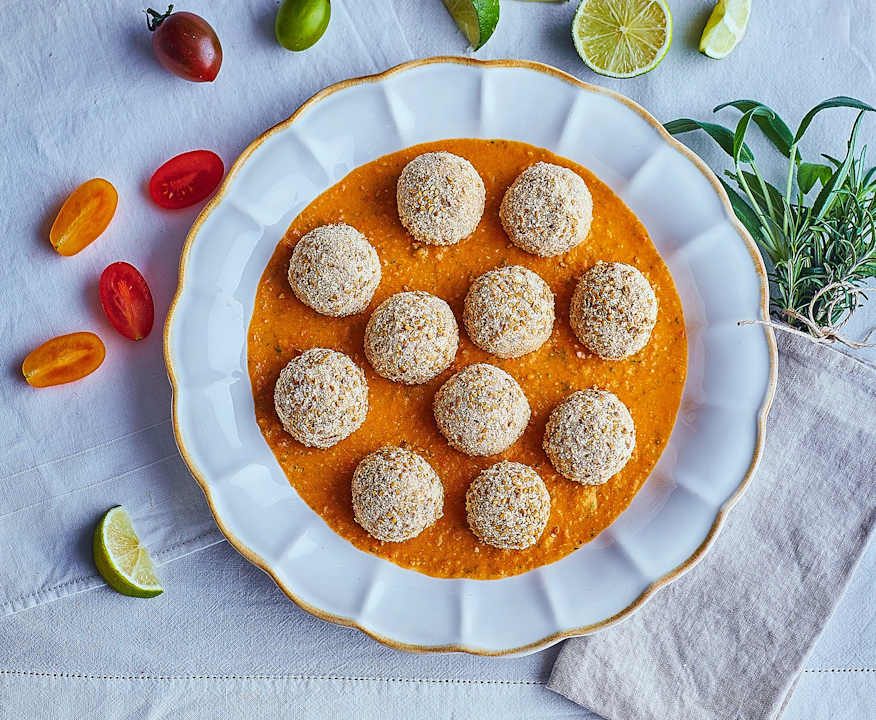 Polpette di salmone con crema di ceci e pomodorini Low Carb