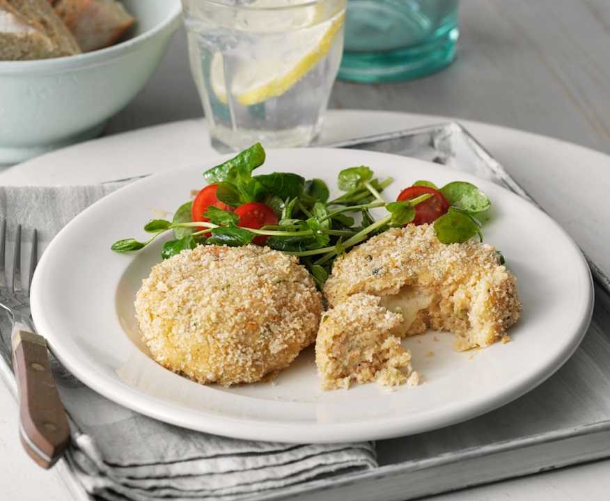 Polpette di salmone e Gruviera con insalata