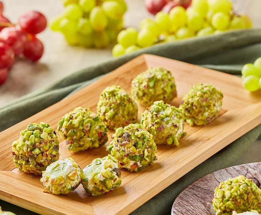 Polpettine di uva e formaggio ai pistacchi Protein