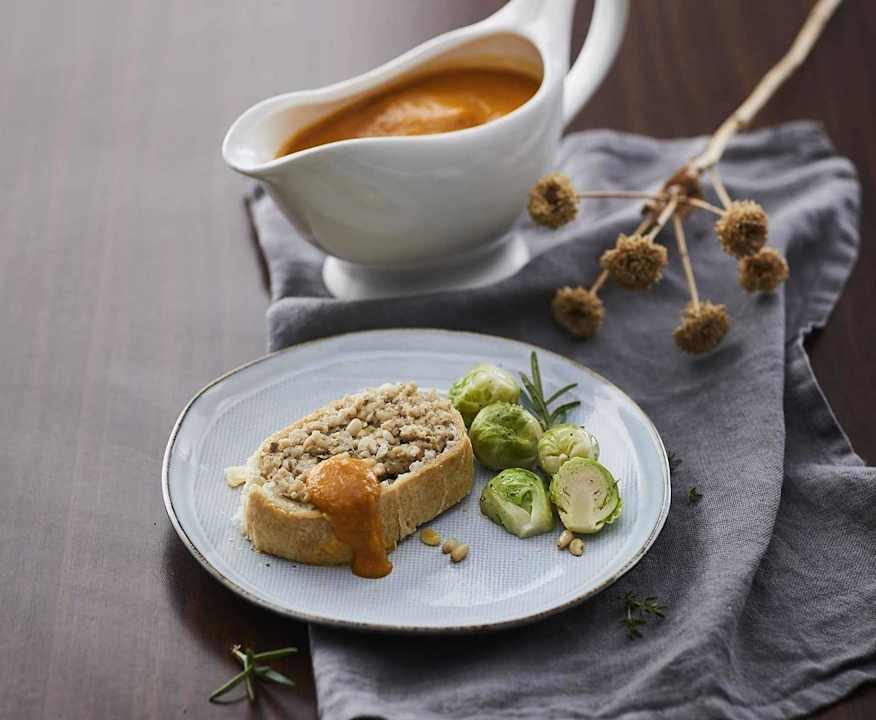 Polpettone in crosta con salsa alla zucca e cavoletti di Bruxelles (vegan) Protein