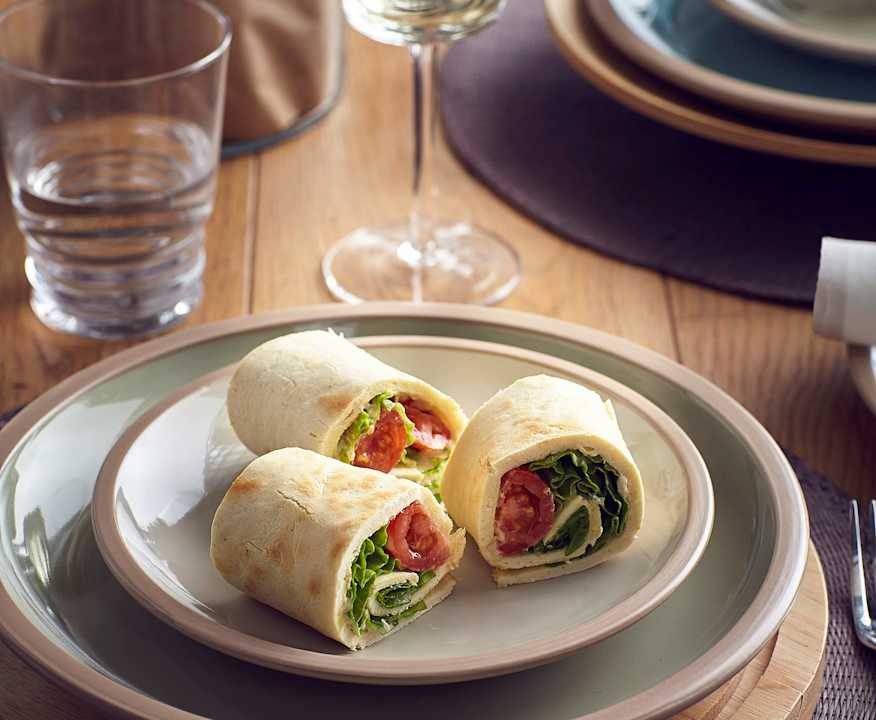Rotoli di piadina con alici, tonno e pomodorini Low Carb