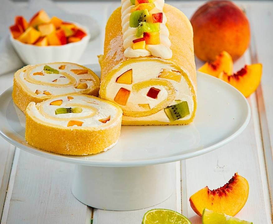 Rotolo con crema di yogurt e frutta fresca Low Carb