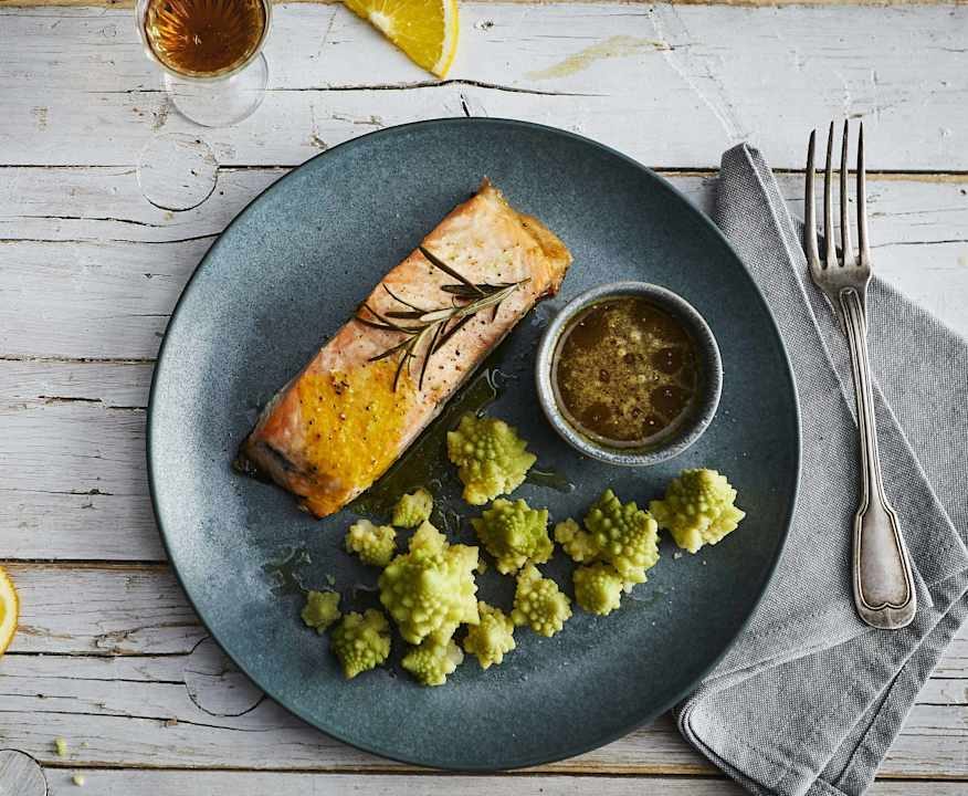 Salmone al vapore con salsa all'arancia e contorno di broccolo romano Protein