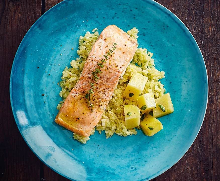 Salmone con cavolo cappuccio saporito e contorno di patate Low Fat