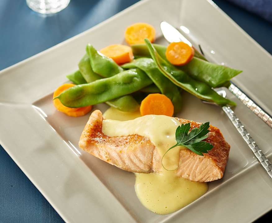 Salmone con salsa al mango, taccole e carote Protein