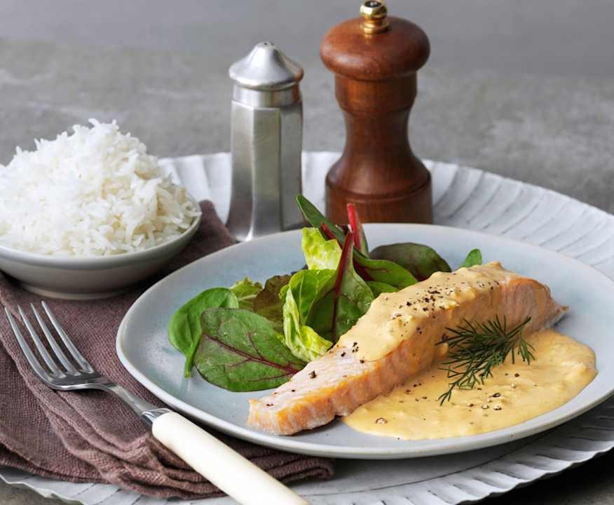 Salmone e riso basmati con salsa all'aneto Low Carb