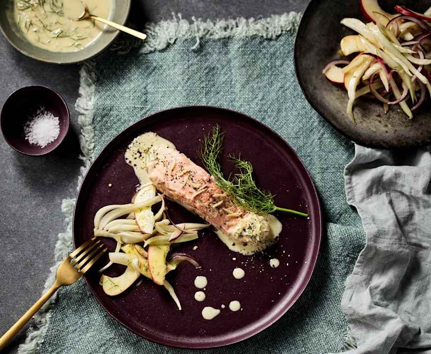 Salmone sottovuoto con insalata di finocchi e mele Low Fat