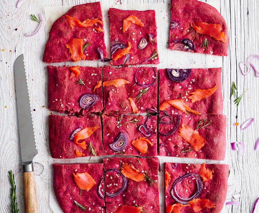 Schiacciata con salmone affumicato e bacche di goji Low Carb