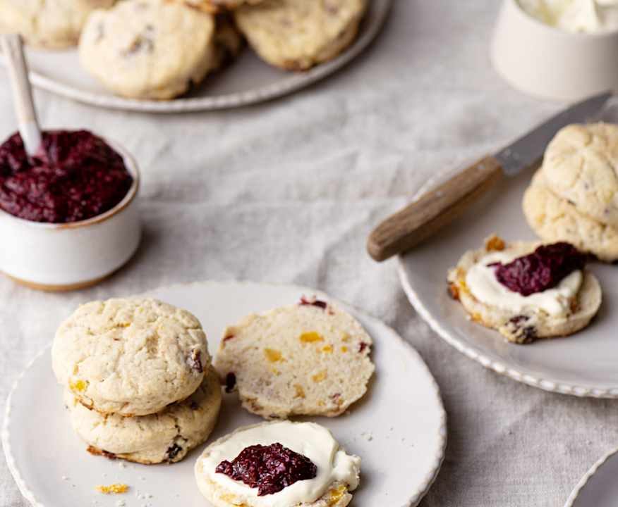 Scones con confettura di frutti rossi e semi di chia (senza glutine) Low Fat