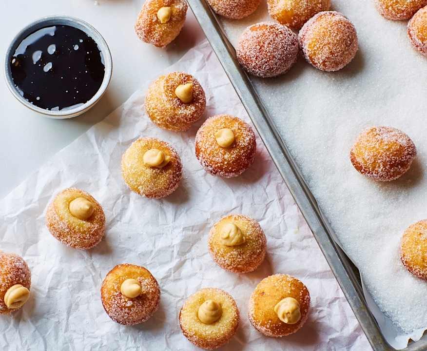 Sfere di donut al burro di arachidi con salsa al cioccolato Low Fat