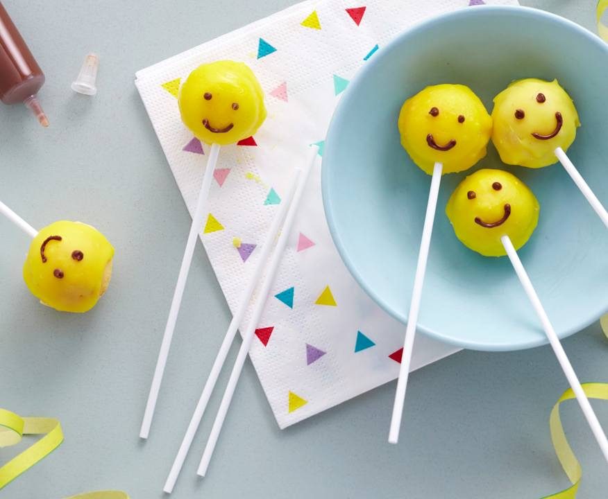 Smiley cake pops
