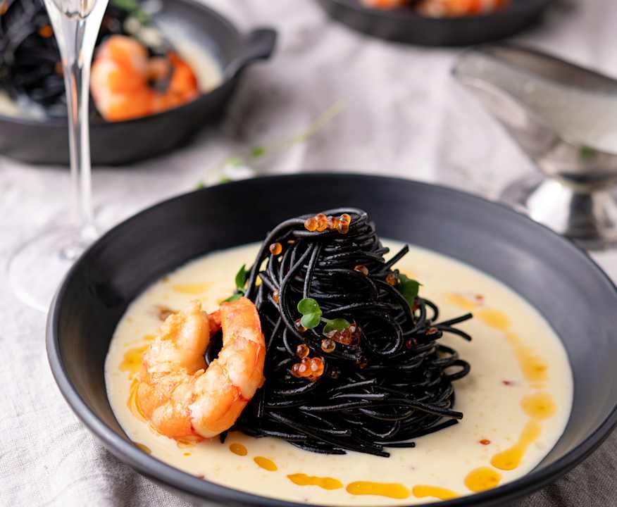 Spaghetti al nero di seppia con salsa al Parmigiano Reggiano Protein