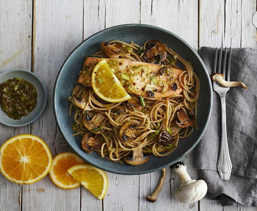 Spaghetti integrali con salmone all'arancia e funghi Low Carb