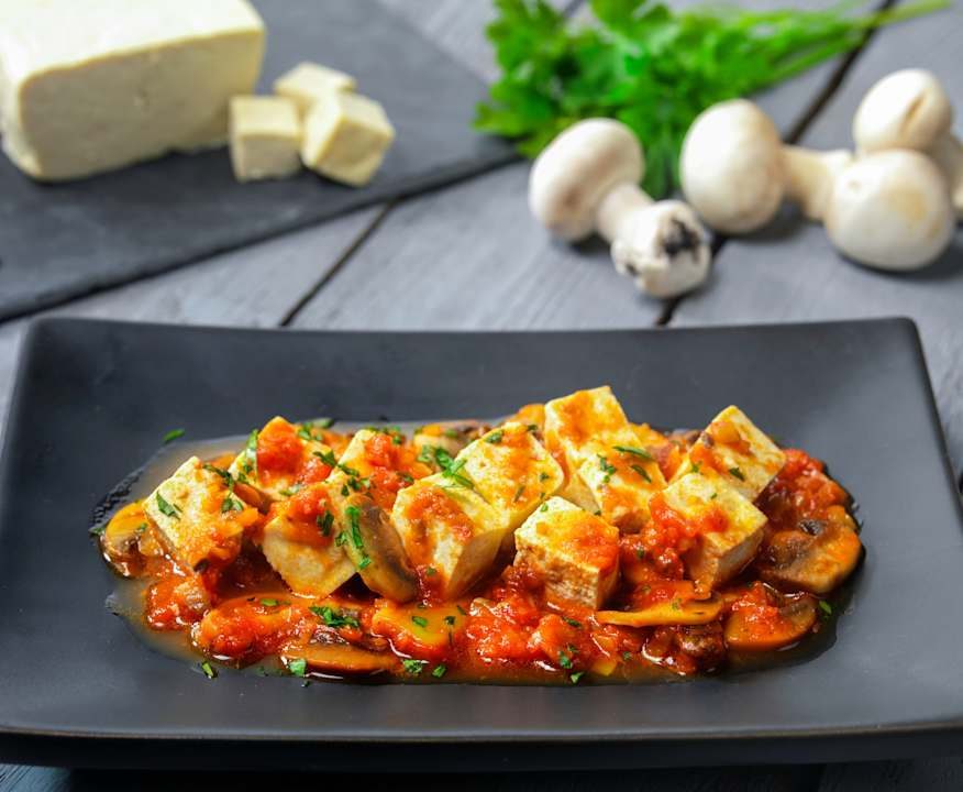 Spezzatino di tofu e funghi (vegan)