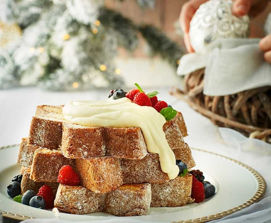 Stella di pandoro tostato con crema diplomatica e frutti rossi Low Fat