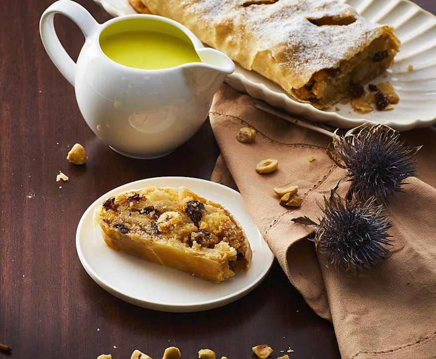 Strüdel alle pere e nocciole con salsa alla vaniglia (vegan) Low Fat