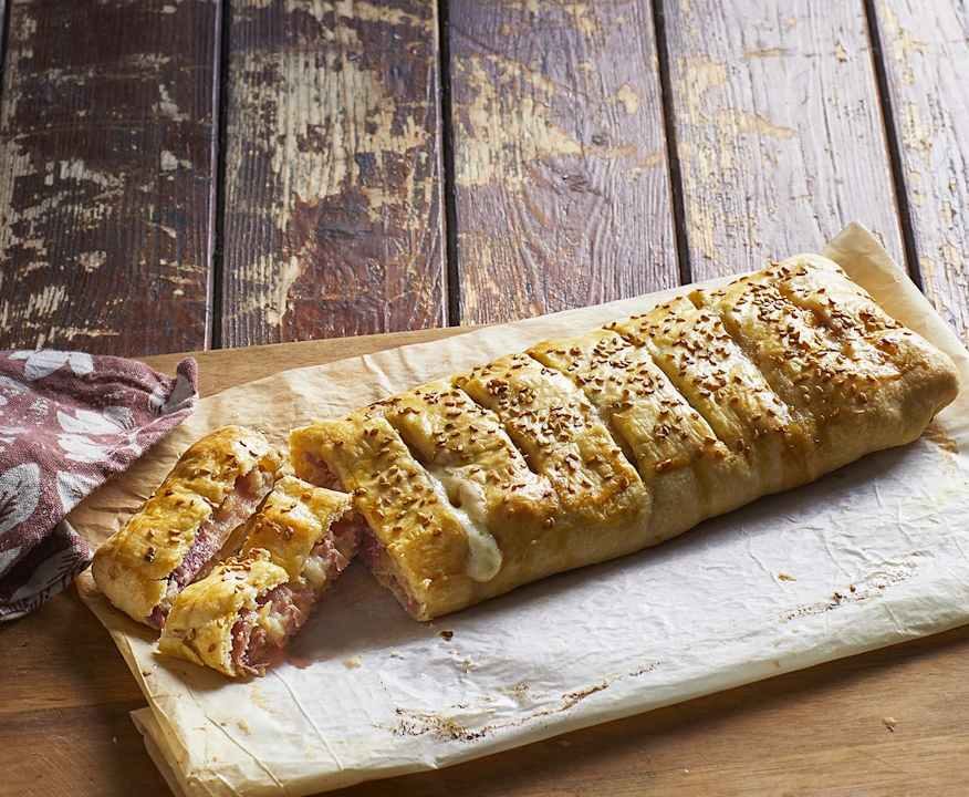 Strüdel salato con mele, speck e formaggio Asiago Protein