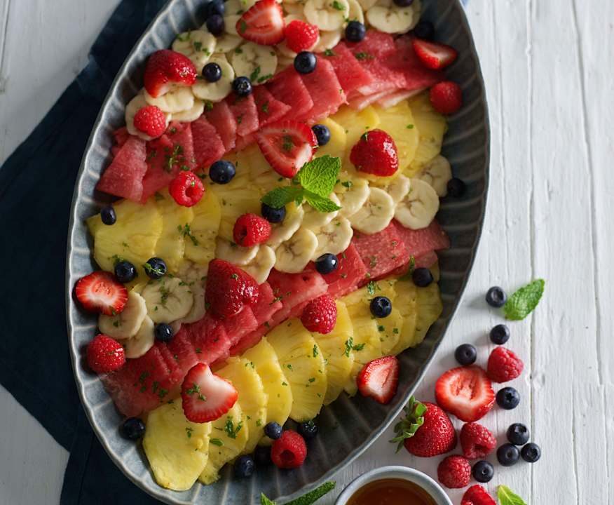 Tagliata di frutta fresca con salsa limone e miele