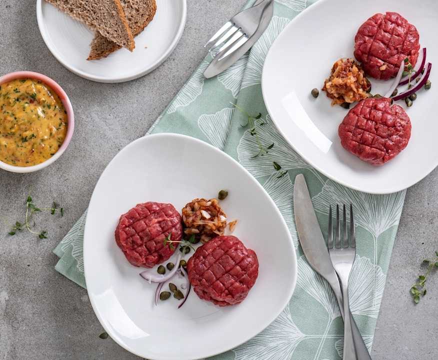 Tartare di manzo, cipolla e pomodori secchi con salsa aïoli Low Carb