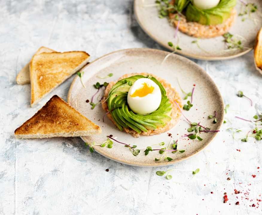 Tartare di salmone con avocado e uova Protein