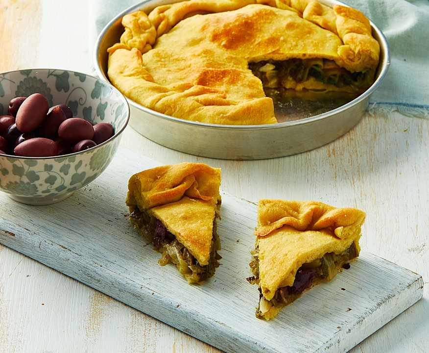 Tiella di Gaeta con scarola e olive Low Carb