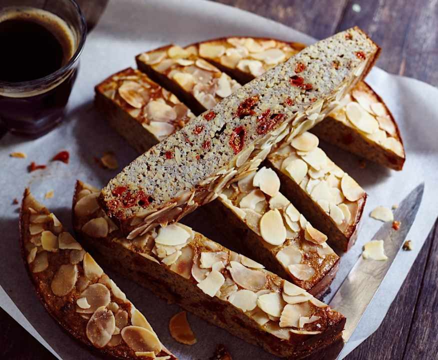 Torta banane, bacche di goji e mandorle Low Fat