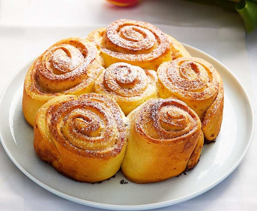 Torta di rose brioches con crema pasticcera alle fragole Low Fat