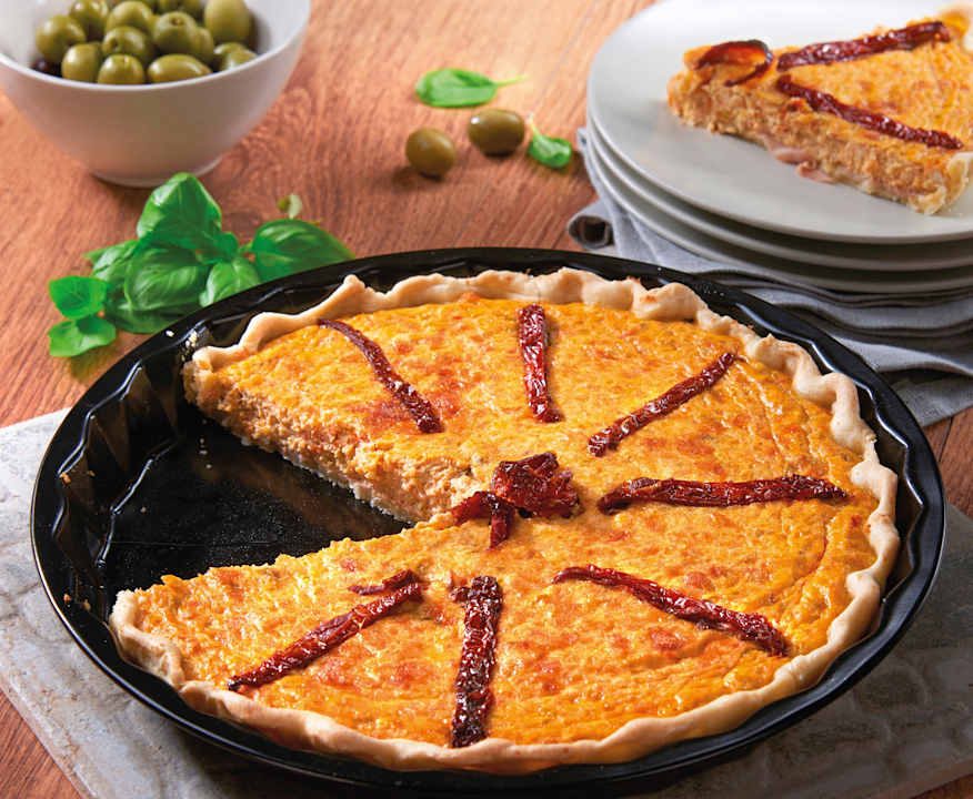 Torta salata con pomodorini e olive