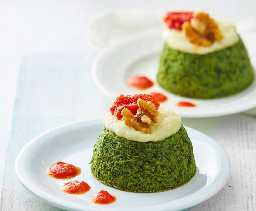 Tortino di cicorie su salsa al pomodoro e crema di cipolle Protein