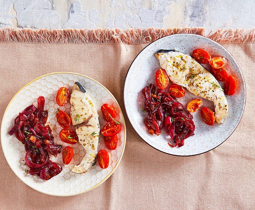 Tranci di pesce spada con cipolle caramellate e pomodorini Low Carb