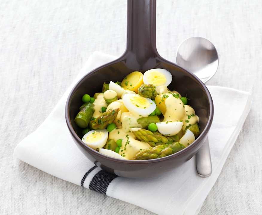 Uova di quaglia, piselli e asparagi con maionese Low Fat