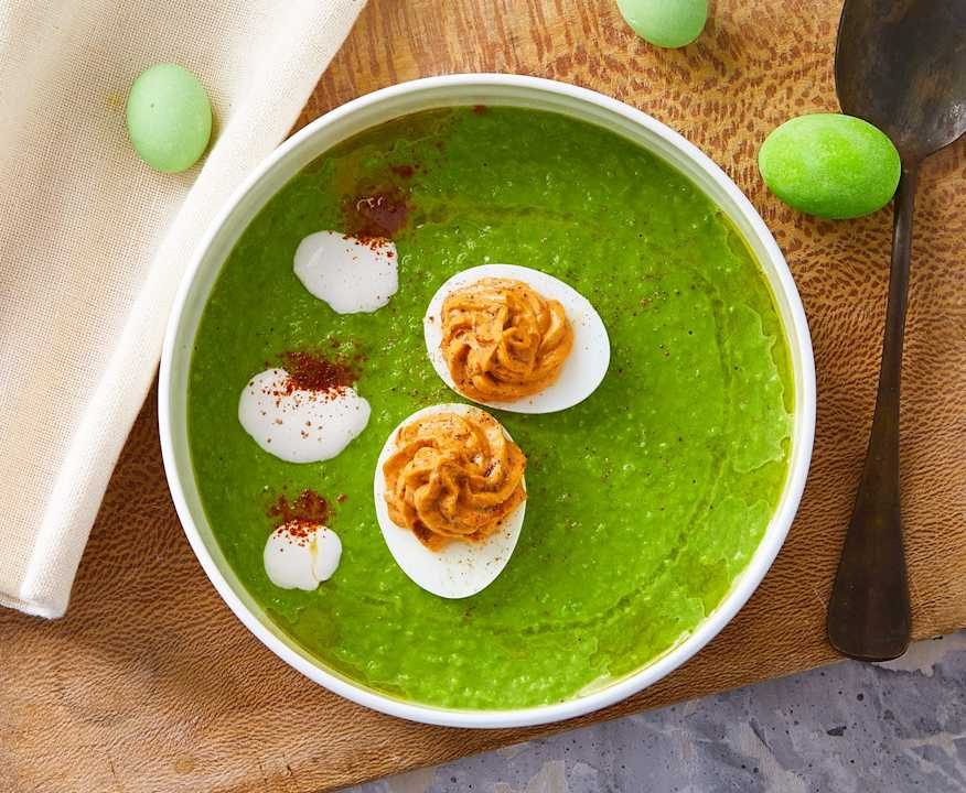 Uova ripiene al caprino su crema di piselli e lattuga Protein