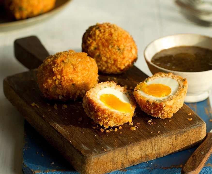 Uova scozzesi con salmone e salsa alla senape Protein