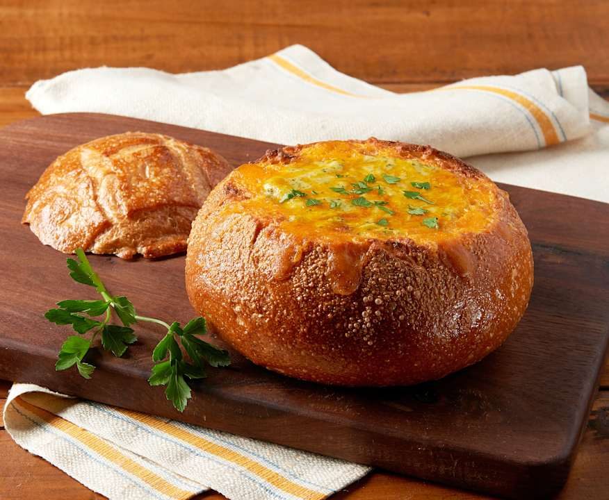 Zuppa di broccoli e formaggio cheddar in pagnotta Protein