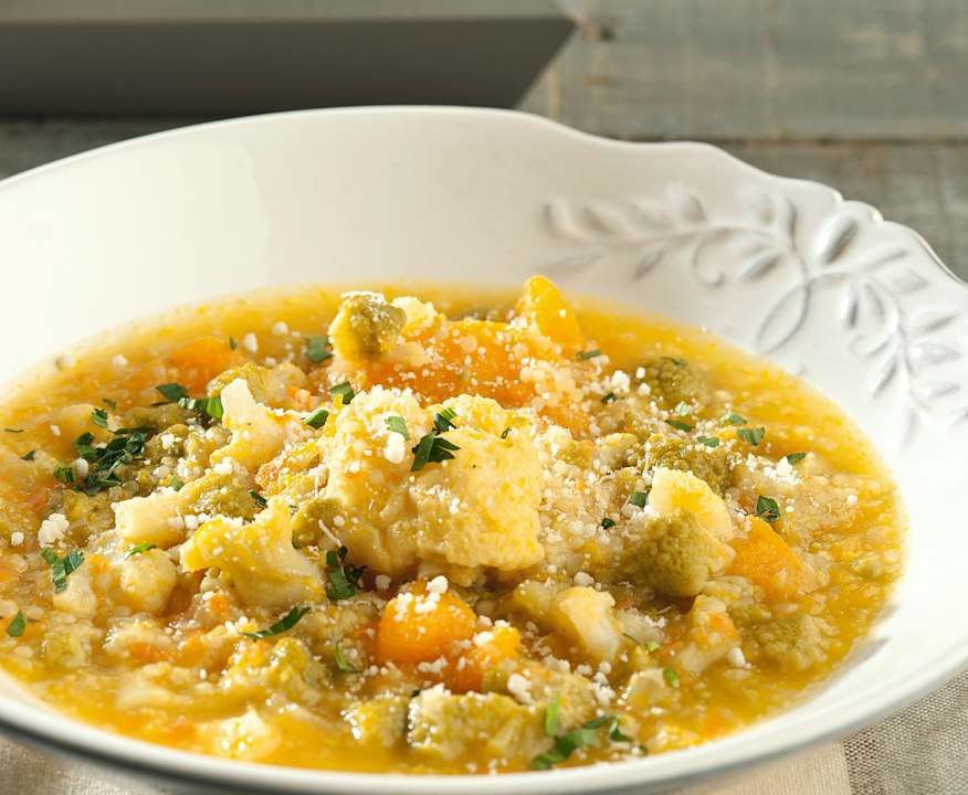 Zuppa di cavolfiore, broccolo romanesco e zucca