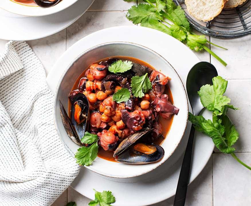 Zuppa di ceci con polpo e cozze