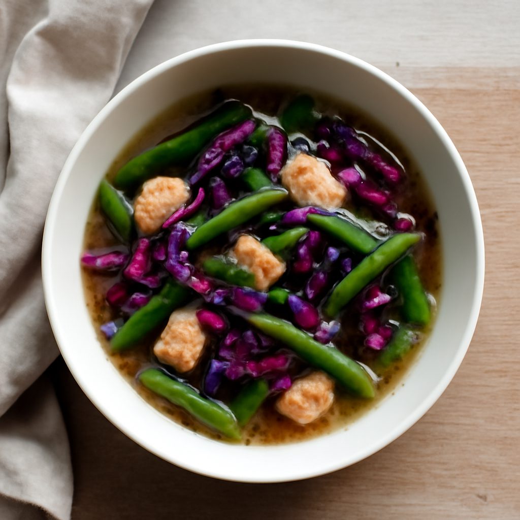 Zuppa di fagiolini e cavolo rosso proteica low-carb fit