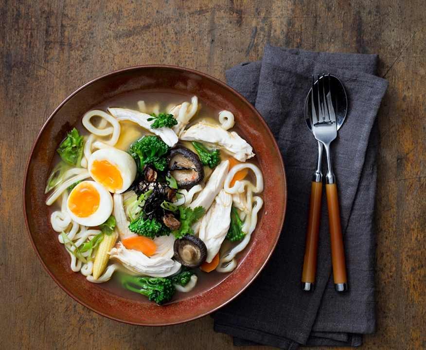 Zuppa di pollo con udon e verdure Protein
