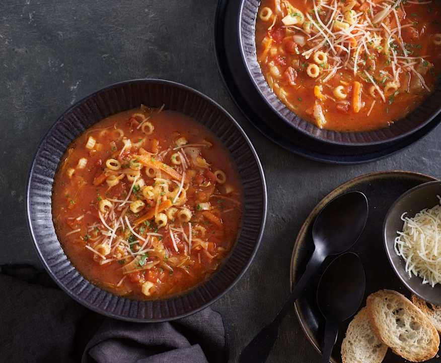 Zuppa di verdure e pasta corta