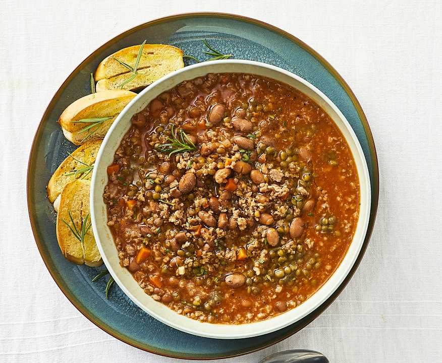 Zuppa marchigiana di legumi e salsiccia Protein